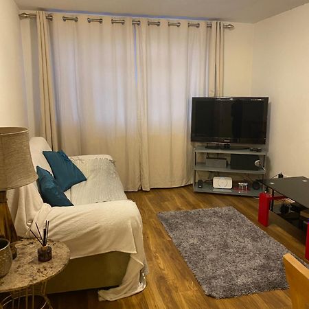 Lovely, Spacious 1-Bedroom Apartment With *Free Parking 曼彻斯特 外观 照片
